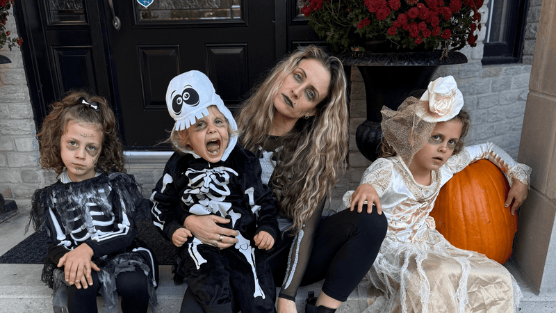 🦴 Family Skeleton Costumes: Spooky, Stylish & So Much Fun!