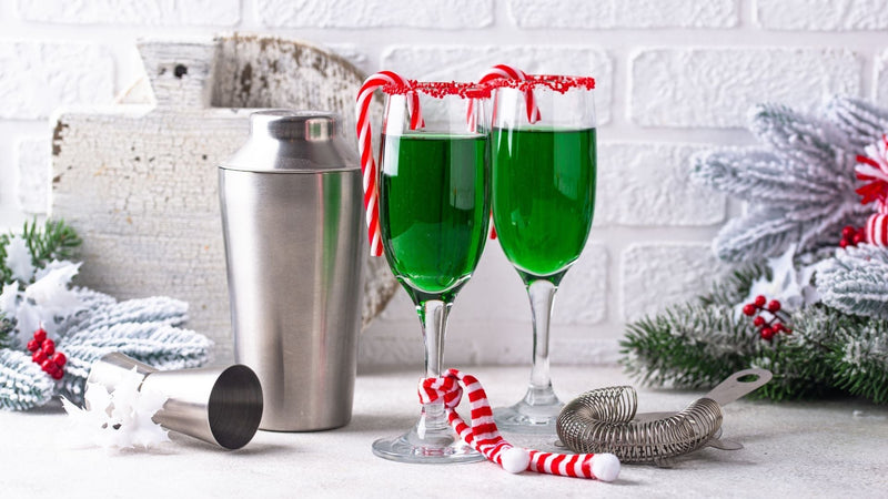 How to Make a Grinch Drink (Festive Holiday Cocktail)