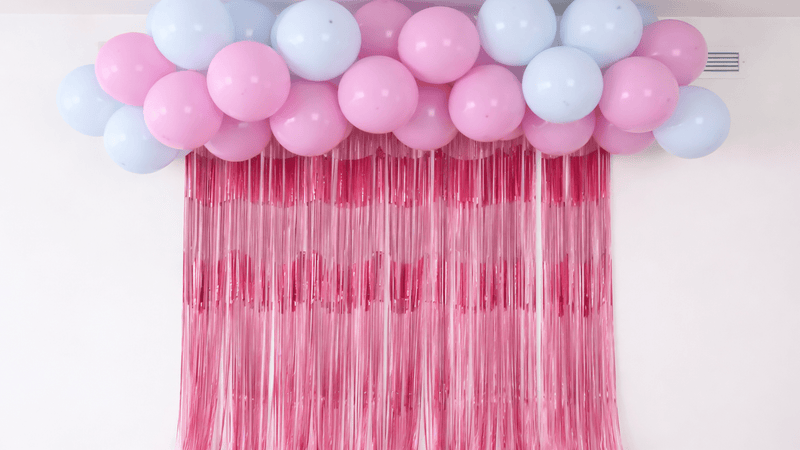 Easy DIY Balloon Party Decoration with Foil Curtain, Balloons & Ribbon