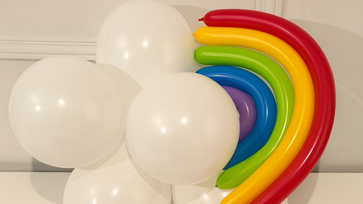 Easy Balloon DIY: Make a Rainbow Balloon Decoration 🌈