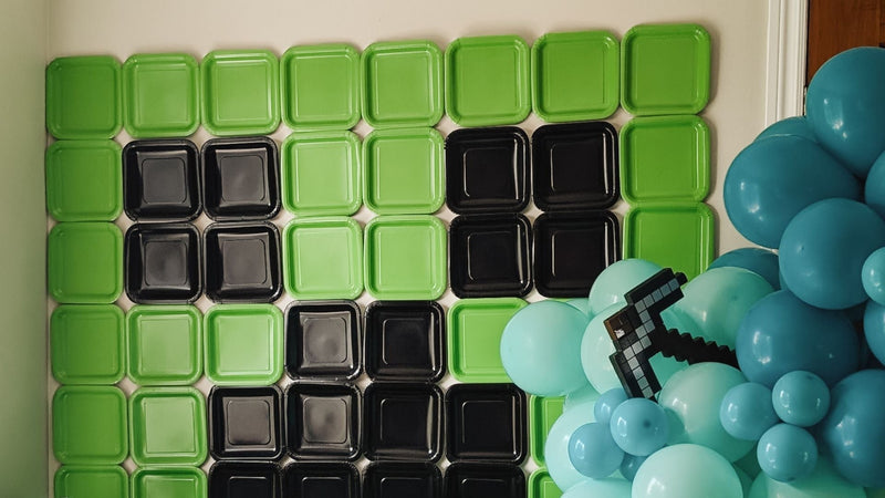 This DIY Minecraft Wall is a Pixel-Perfect Party Hit 💚🎮