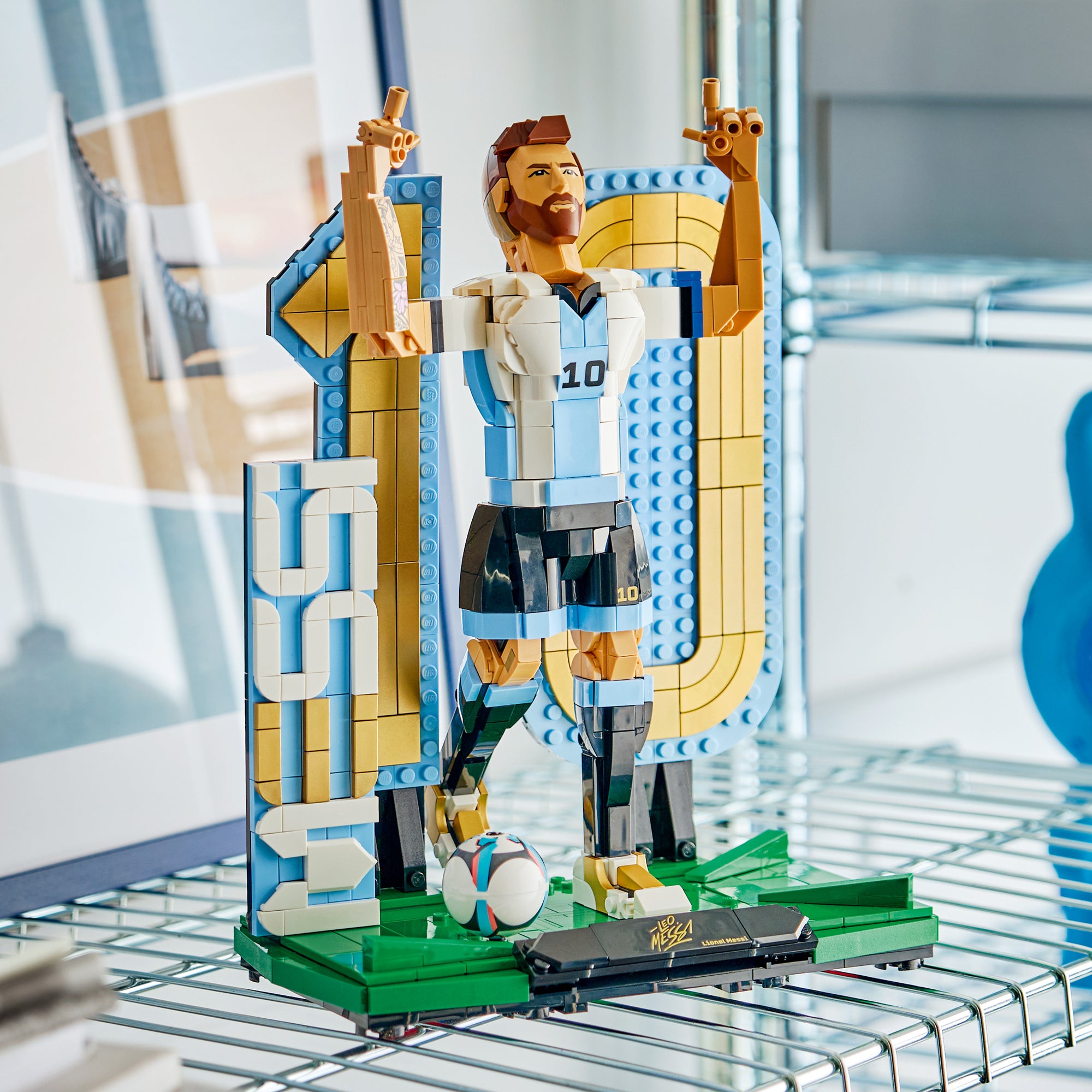 LEGO Editions Lionel Messi – Soccer Legend, 43015, 958 Pieces
