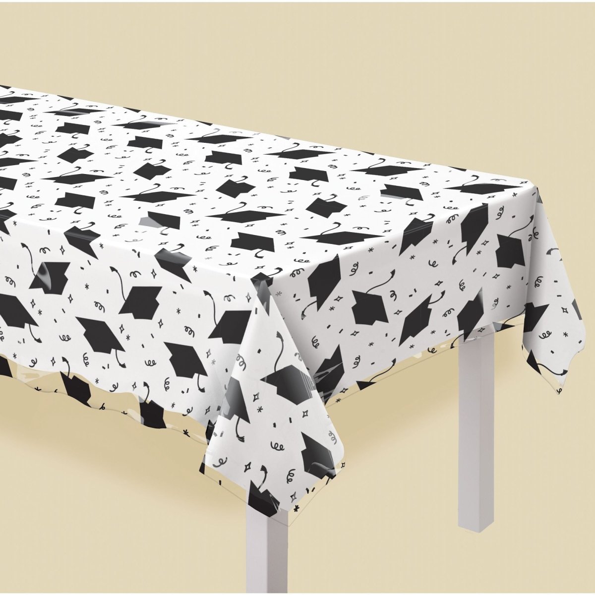 Nappe de table rectangulaire en plastique de Diplômé Classique, 54 x 102 pouces, 1 unité
