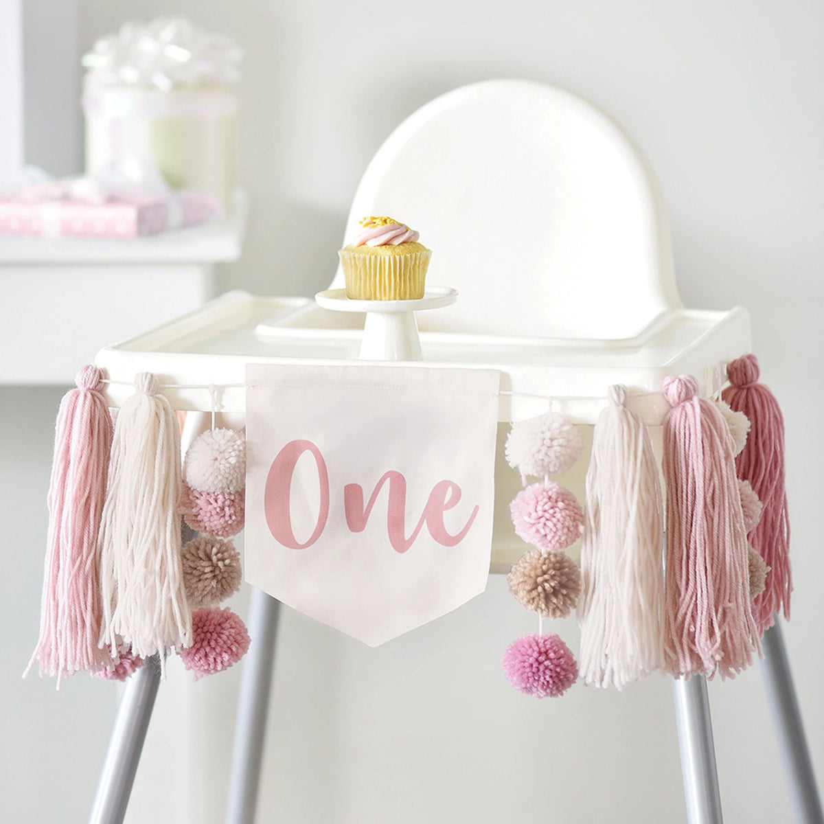 AMSCAN CA 1st Birthday Little Miss Birthday High Chair Tassel Banner, 1 Count 192937433270