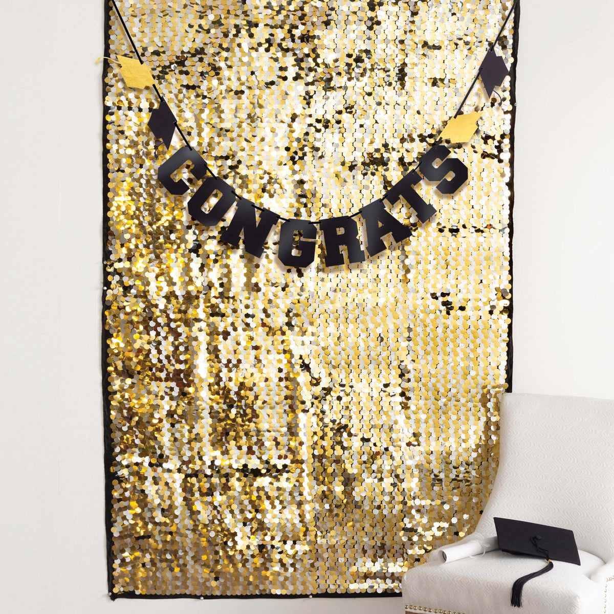 AMSCAN CA Graduation Graduation Gold Paillette Backdrop Set, 1 Count