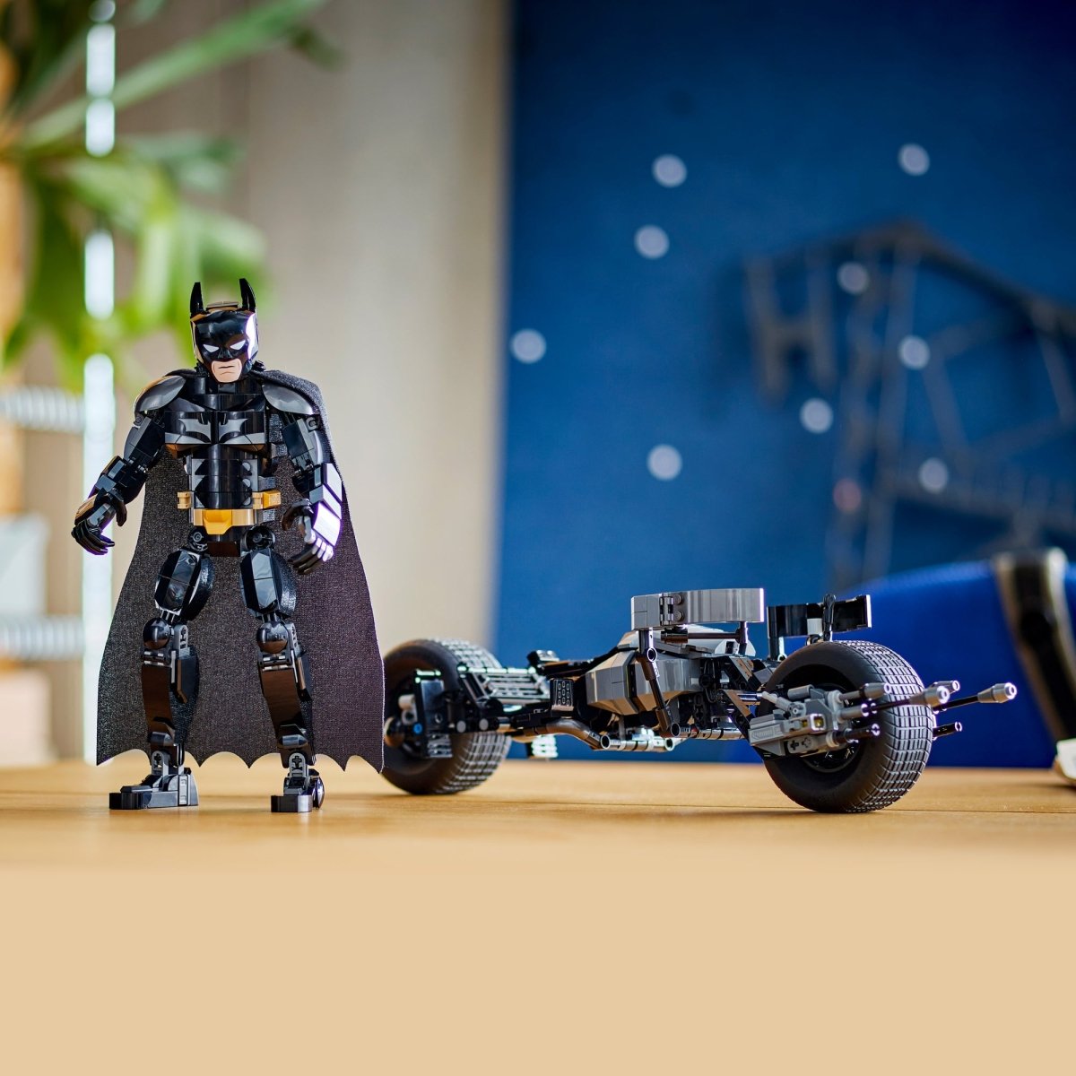 BATMAN & BAT-POD フィギュアセット LEGO DC Batman figure, Bat-Pod Bike, dynamic superhero action.