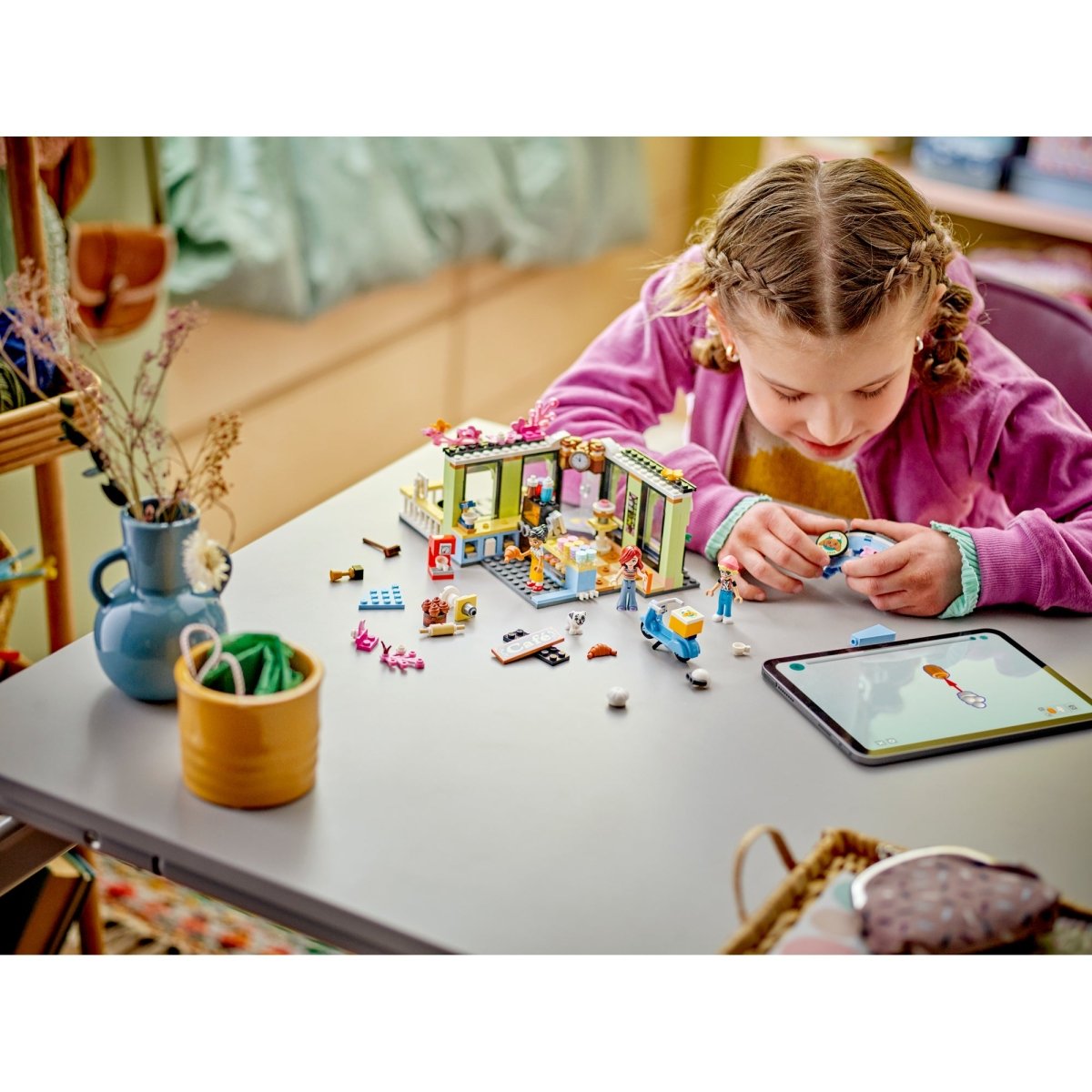 LEGO Friends Heartlake City Café, 42618, 426 Pieces Party Expert