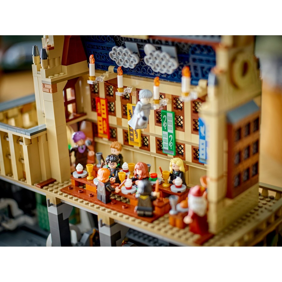 LEGO Harry Potter Hogwarts Castle: The Great Hall Party Expert