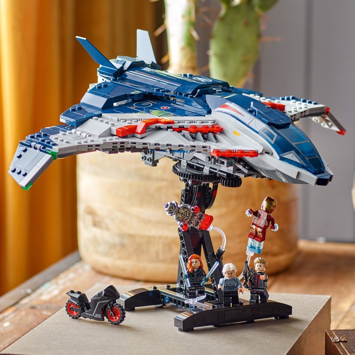 LEGO Marvel Avengers: Age of Ultron Quinjet, 76325 | Party Expert