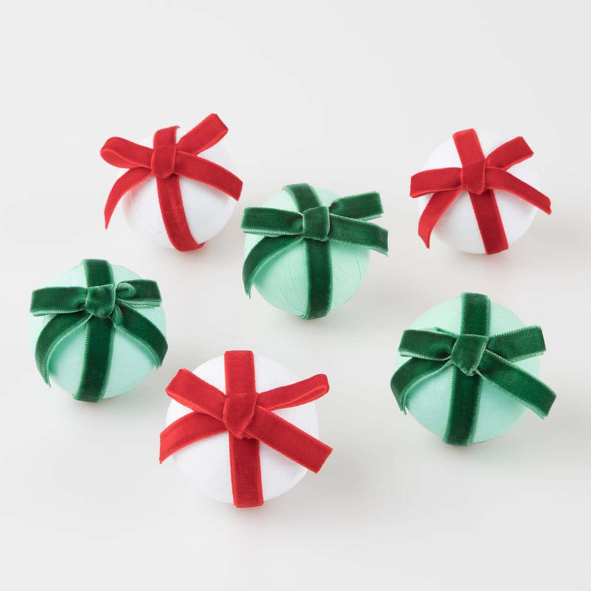 MERI MERI Christmas Jolly Christmas Big Bow Surprise Balls, 6 Count 636997293738