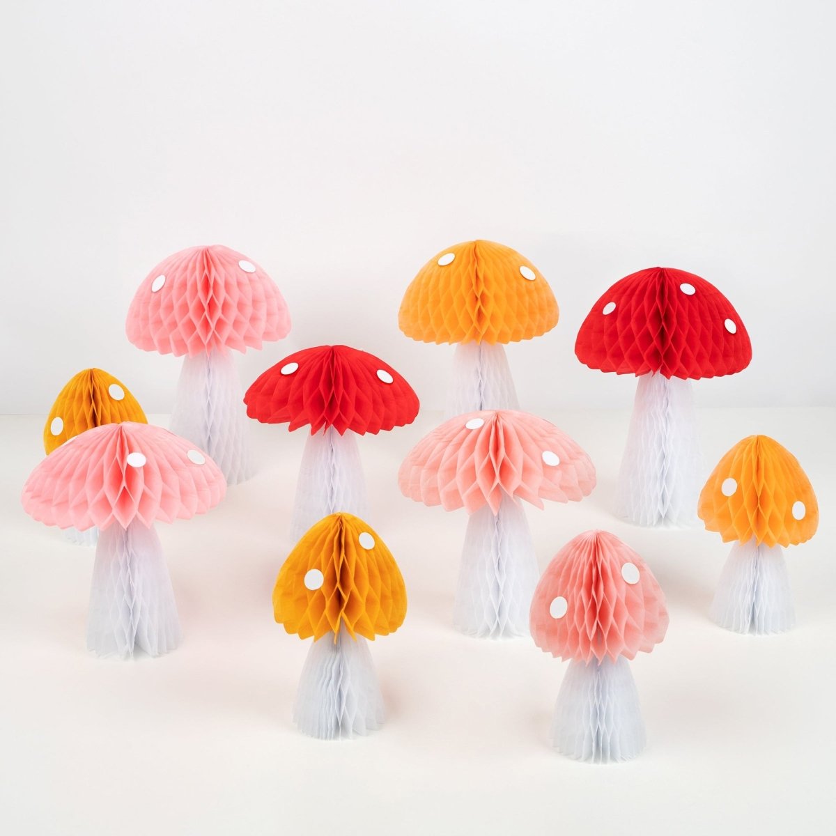 Meri Meri Kids Birthday Honeycomb Mushroom Table Decoration, 10 Count 636997277080