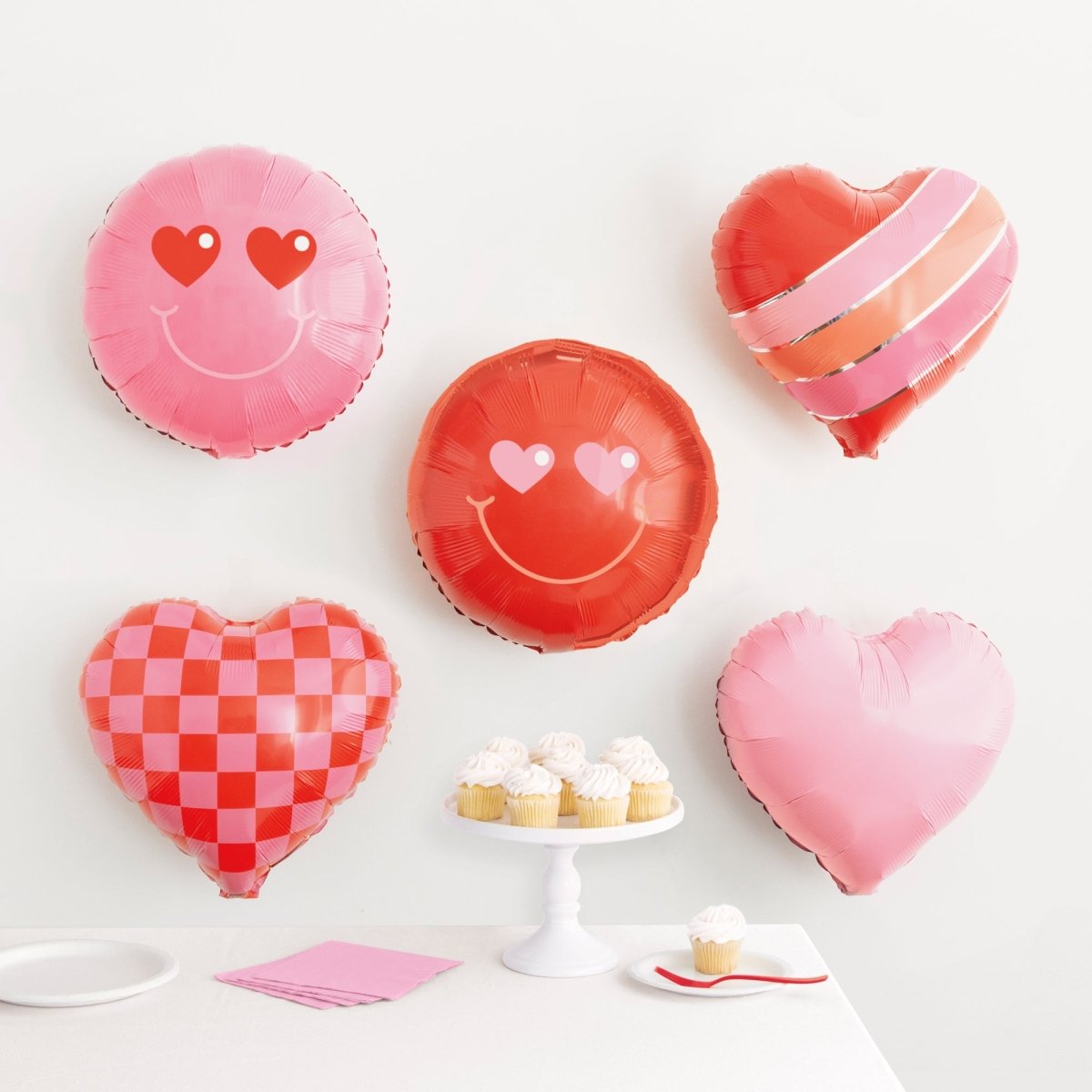 YIWU DAMAI Valentine's Day Retro Love Balloon Wall Decoration Kit, 5 Count 011179128150