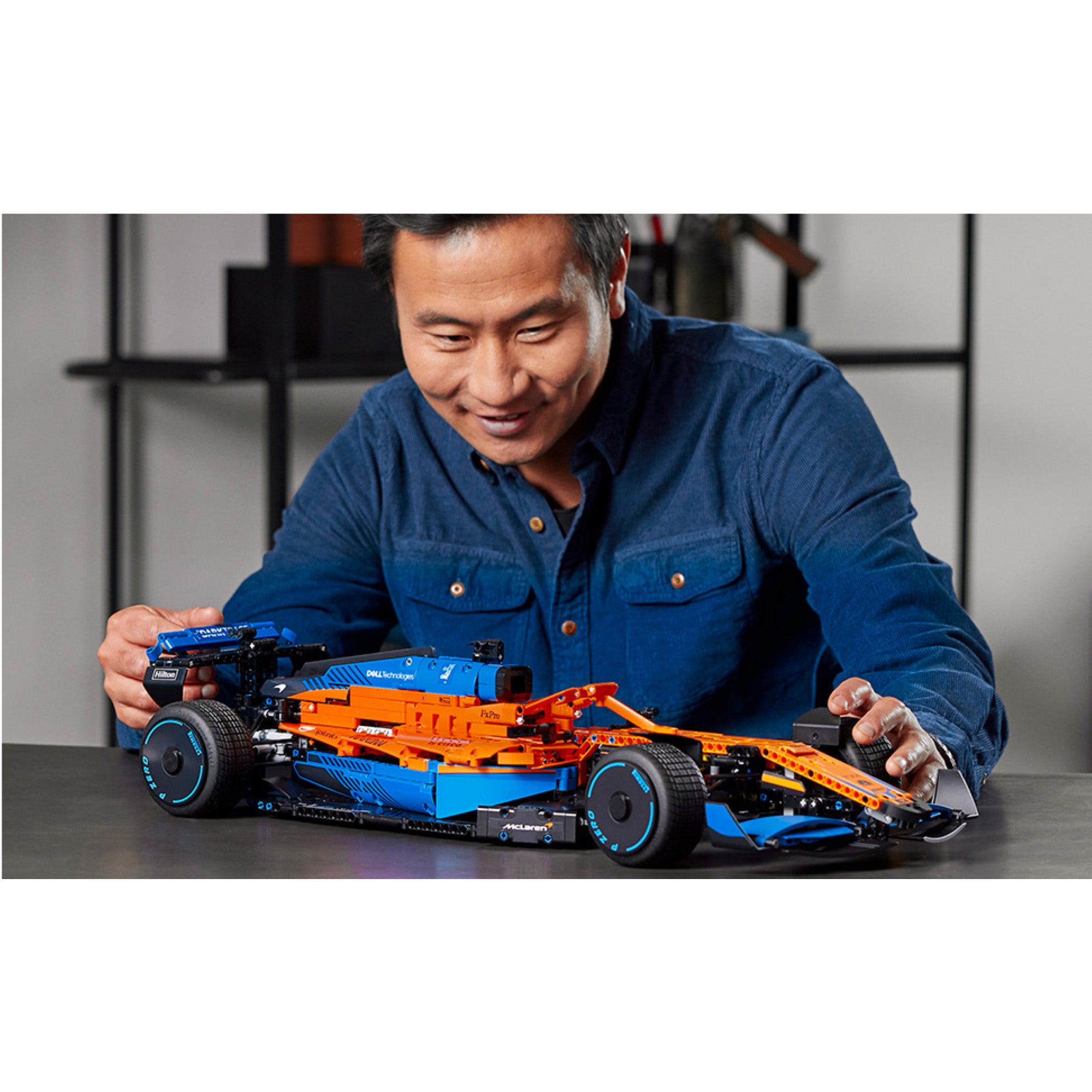 LEGO Technic la voiture de course McLaren Formula 1™, 42141, âge 18+, –  Party Expert